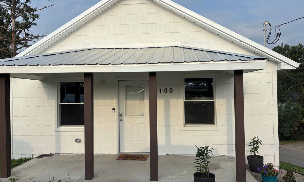 Williamstown House | The Arkside Cottage - The ark, creation museum, Williamstown marina