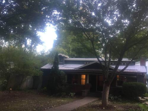 Black Mountain House | The Bell Moon Cottage - half a block from downtown