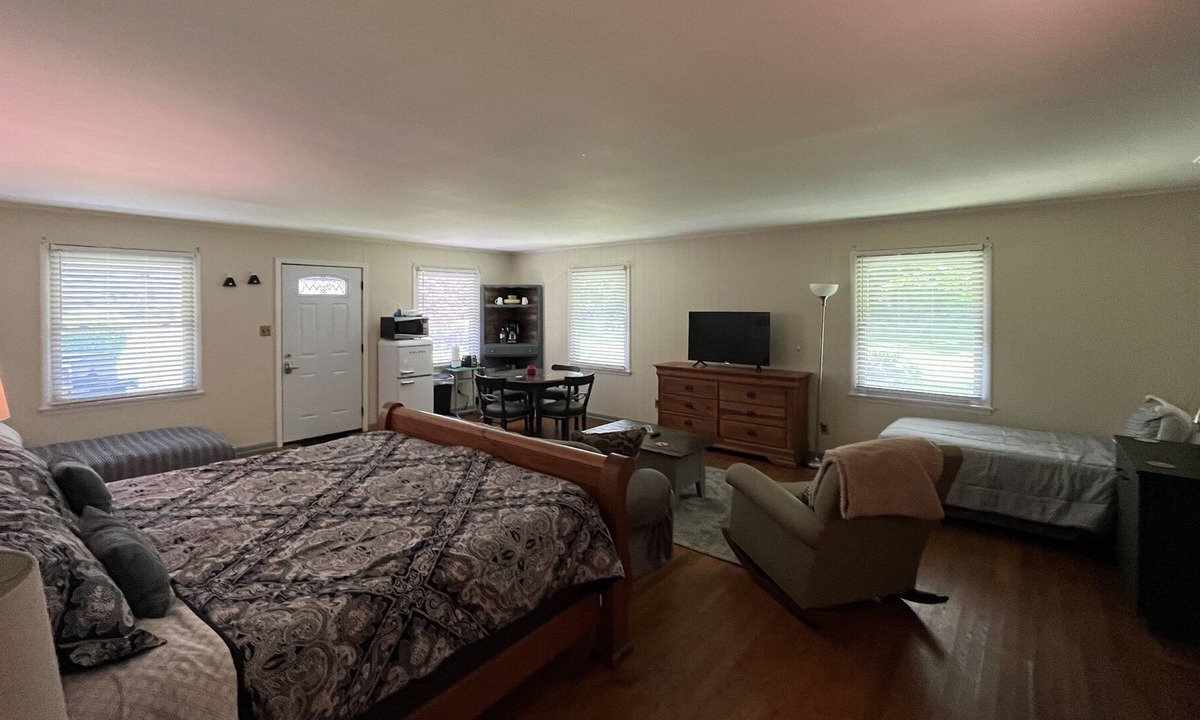 Damascus House | The Big Dam Room