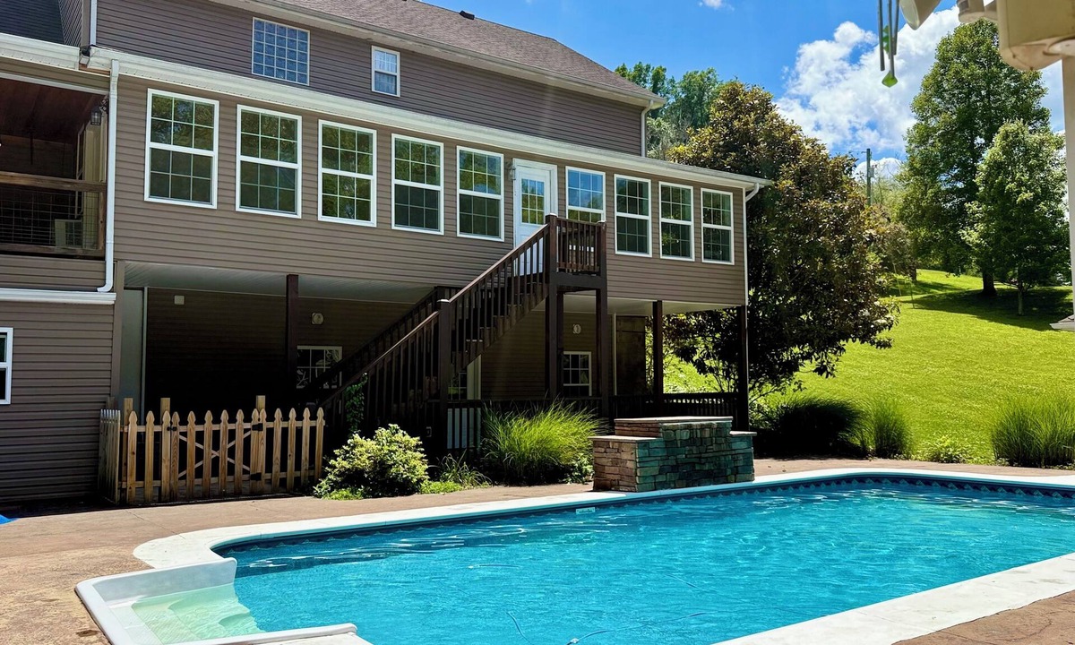 Morehead House | The Big House - Heated Pool, Theater & Pool House Near Cave Run Lake