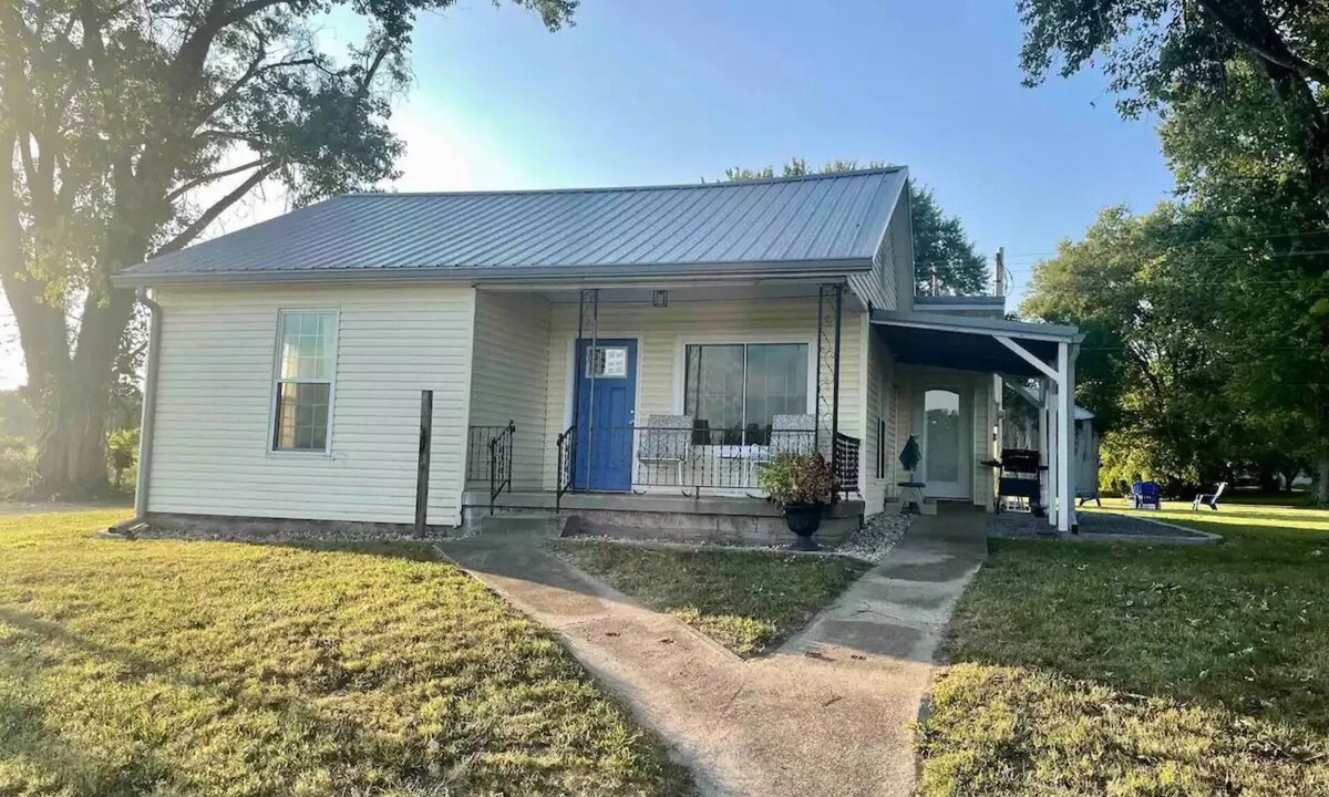 Florence Cottage | The Blue Door Place