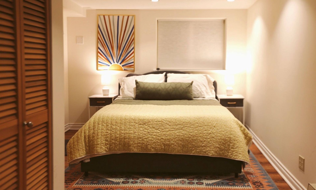 North Queen Anne Apartment | The Burrow: spacious, quiet & free bus pass