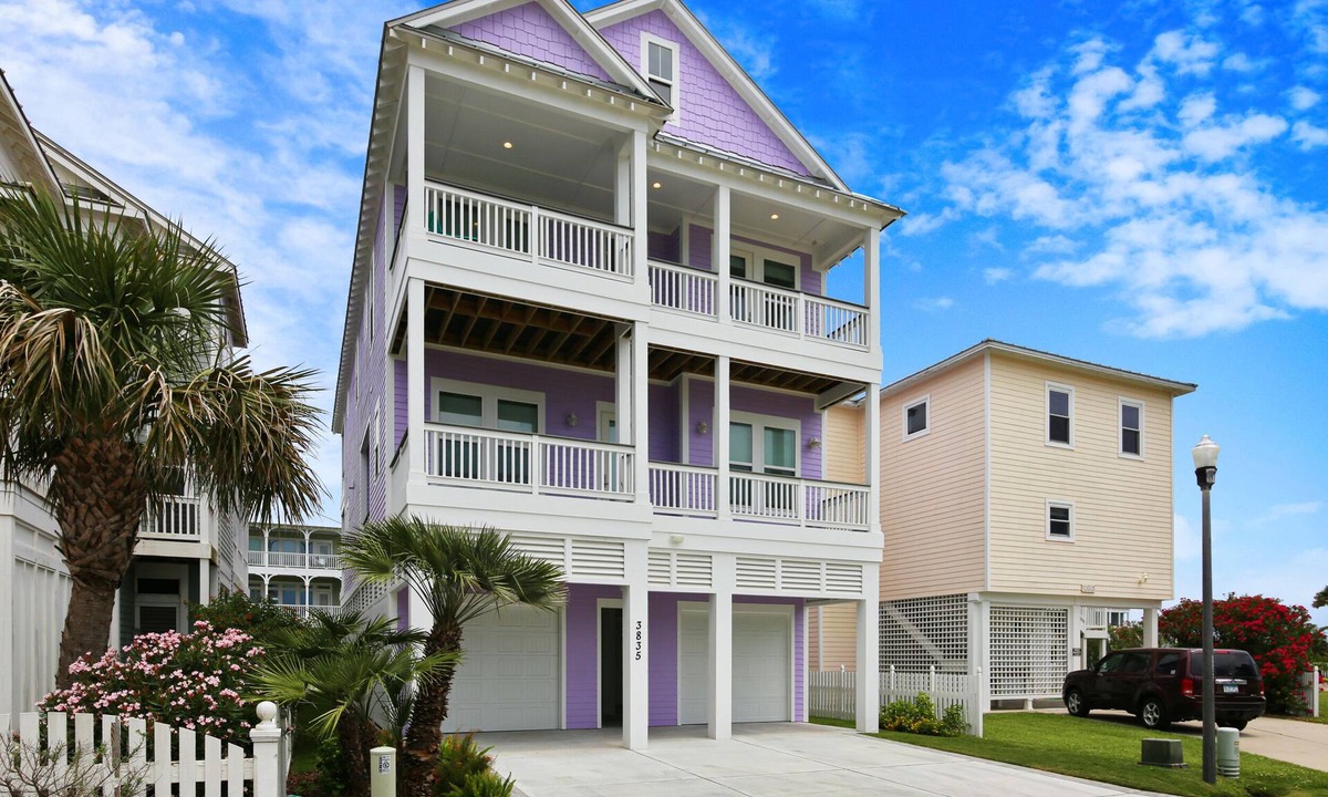 Beachside Village House | The Conch Castle | Hot Tub, Beach + Gulf Views!