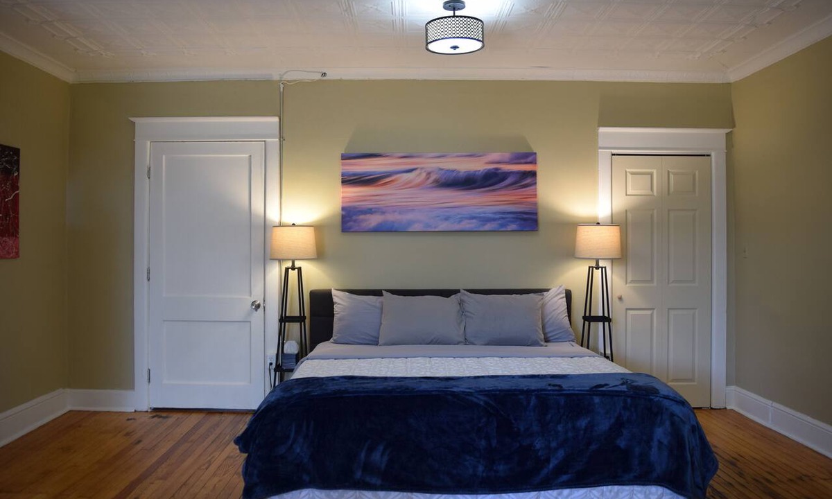 Boonsboro Apartment | The Corner House in Historic Boonsboro-Studio Apt