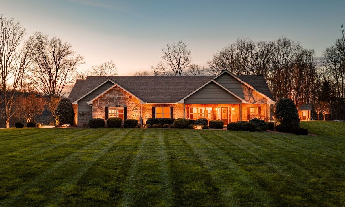 Fall Branch House | The Countryside by Peaceful Peak
