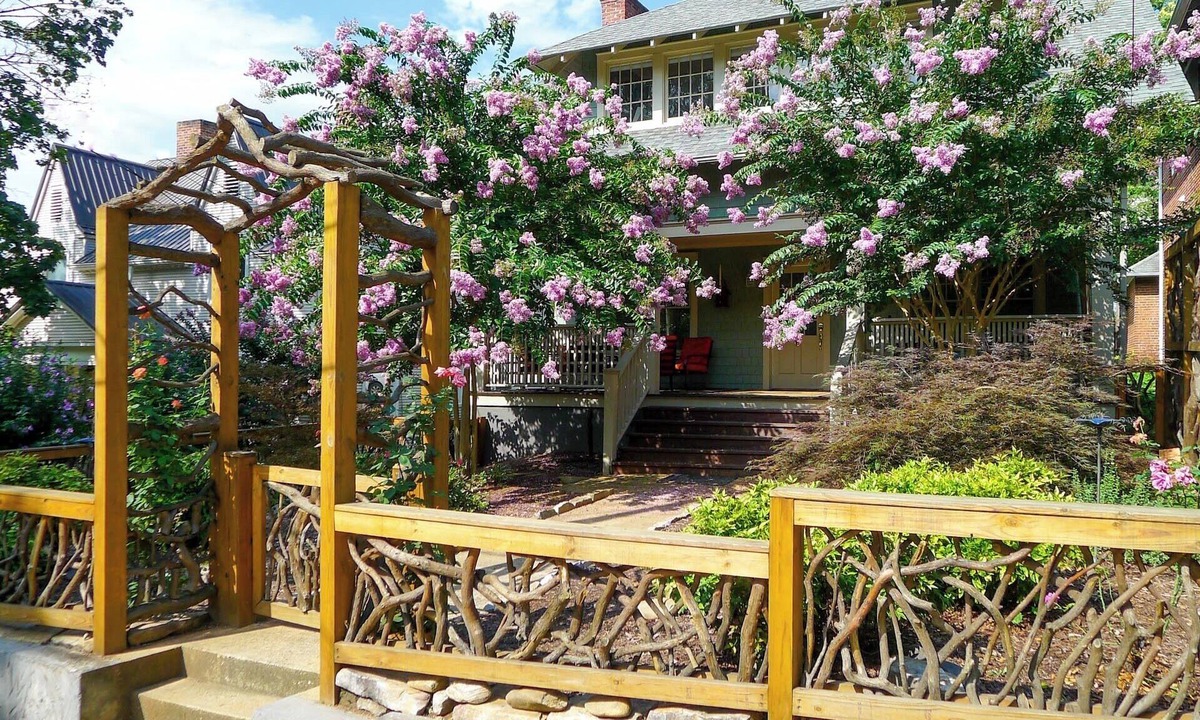 Downtown Asheville Cottage | The Cozy Cottage in the Heart of Downtown - 300 5-Star reviews!