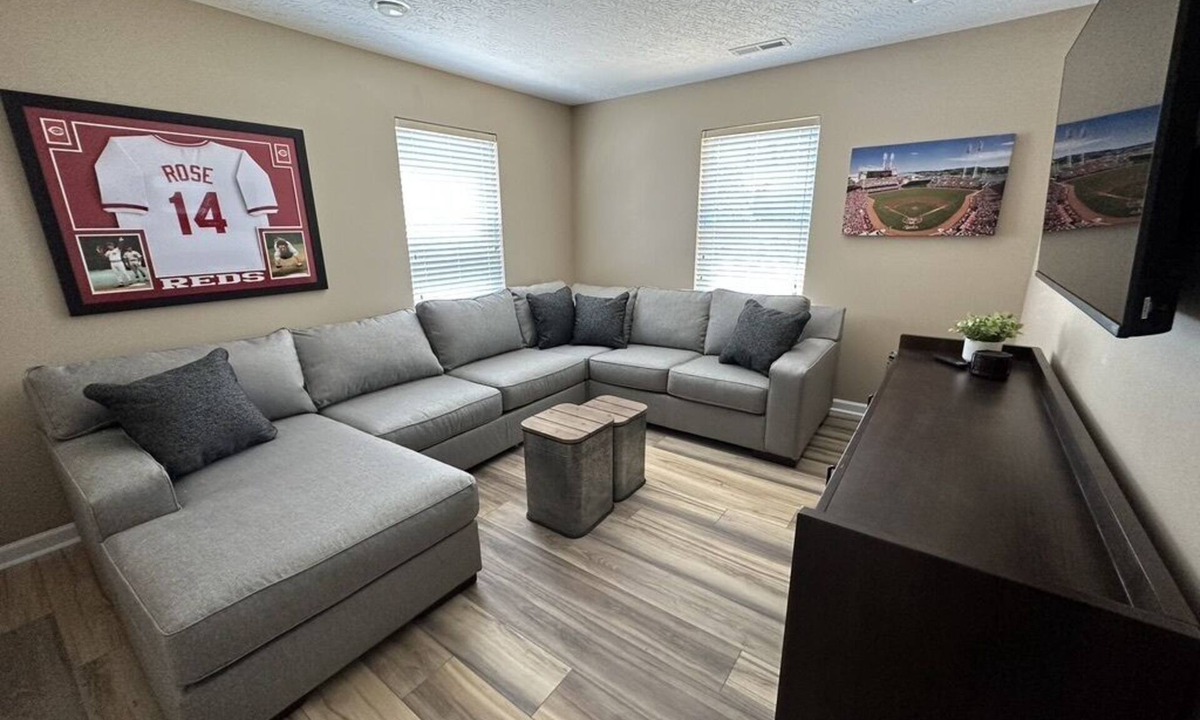 Amelia House | The Dugout Family-friendly baseball themed house, 20 miles from Downtown Cincy