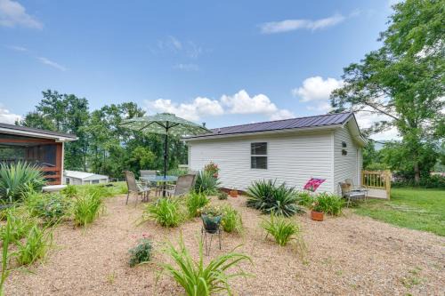 Banner Hill House | 'The Garden Cottage' w/Yard & Views in Erwin!