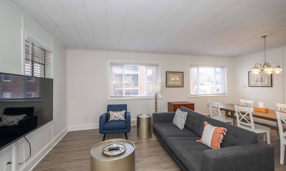 Ludlow Apartment | The Grand Elm Suite 1 – Sleeps 4