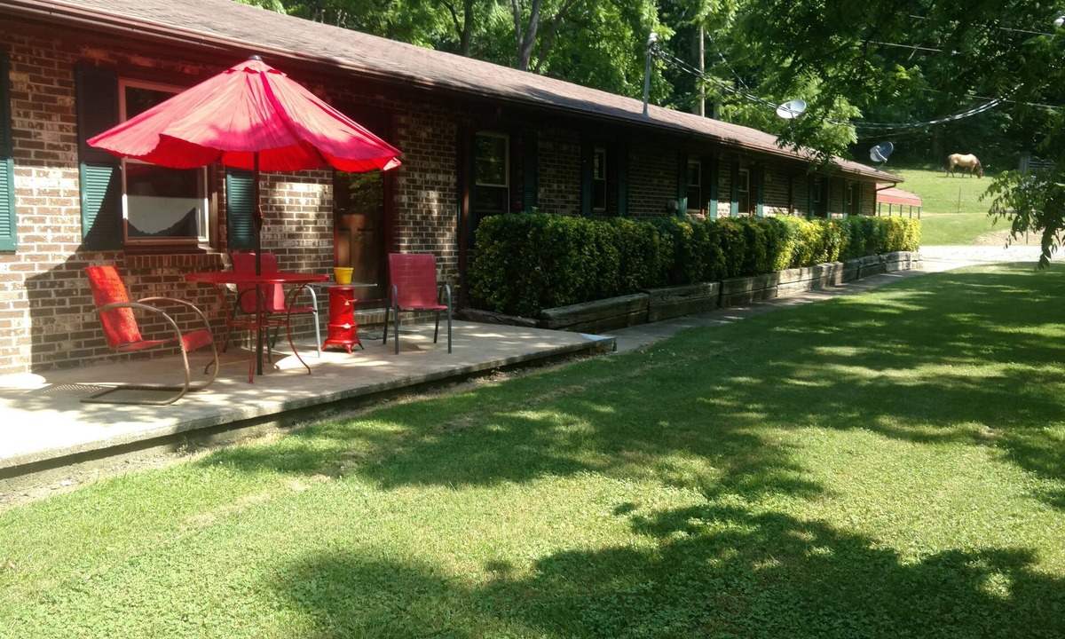 Jonesborough House | THE HIDEOUT - 4 BEDROOM BRICK HOUSE step back into the 70s . HANDICAPPED ACCESS