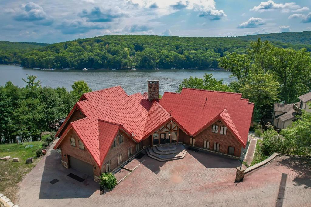 McHenry Resort | The Iconic Red Roof Lakefront Estate of Deep Creek Lake - 8BR Sleeps 20