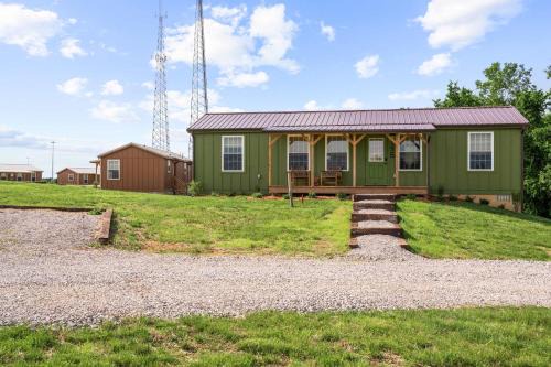 Williamstown House | The Lodges at Eden Reserve - Cabin Loop - Near Ark