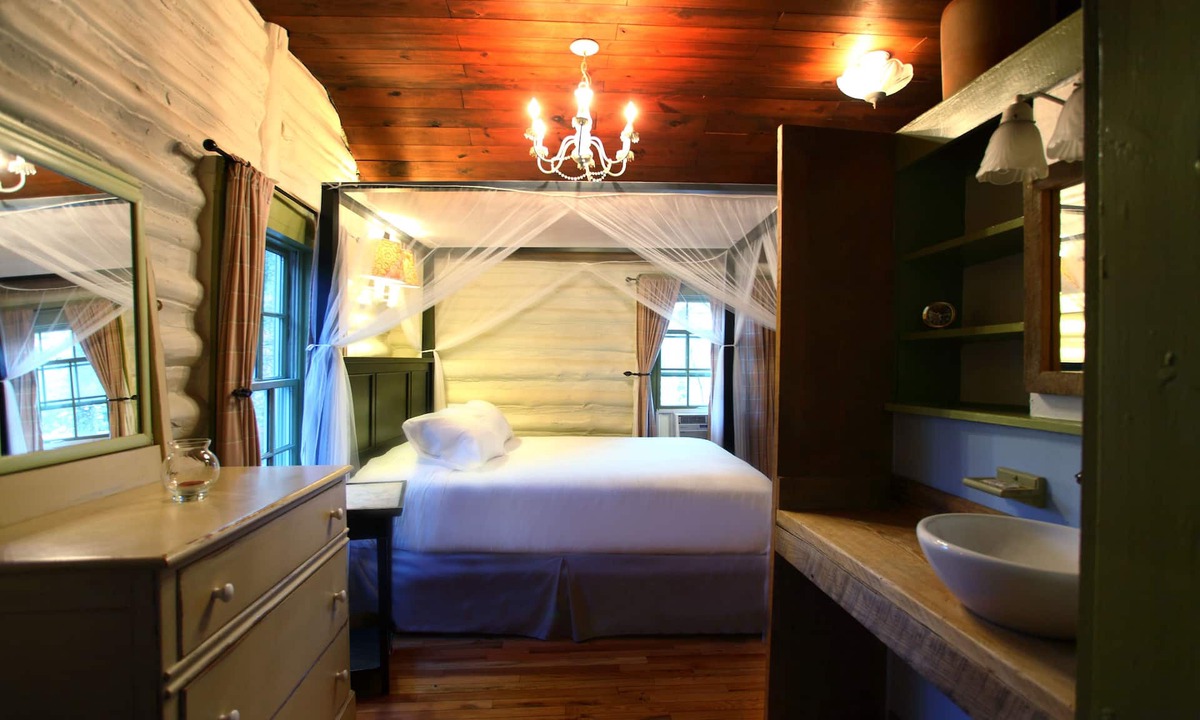 Woodfin Cottage | The Pines Cottages