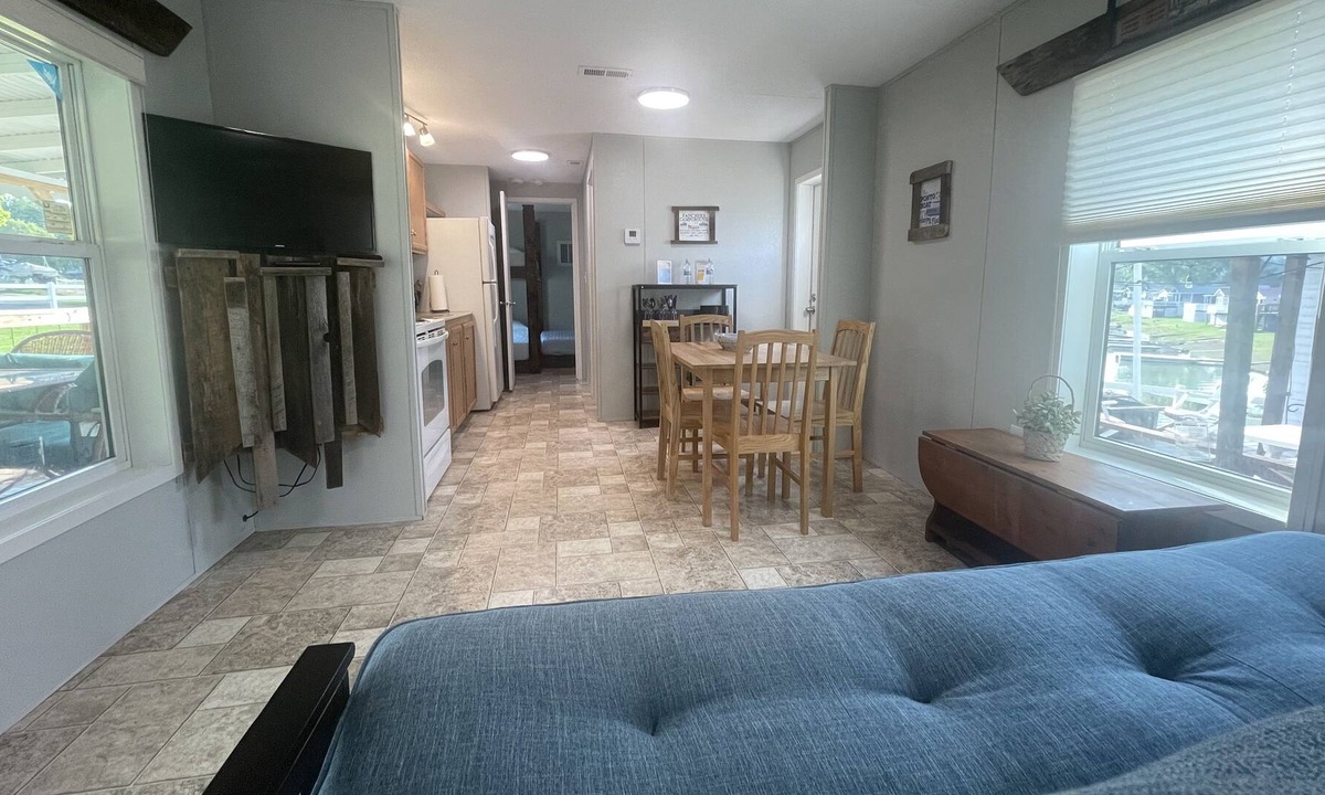 Dandridge Cottage | The Pontoon! Family-friendly tiny Cottage overlooking lake cove!
