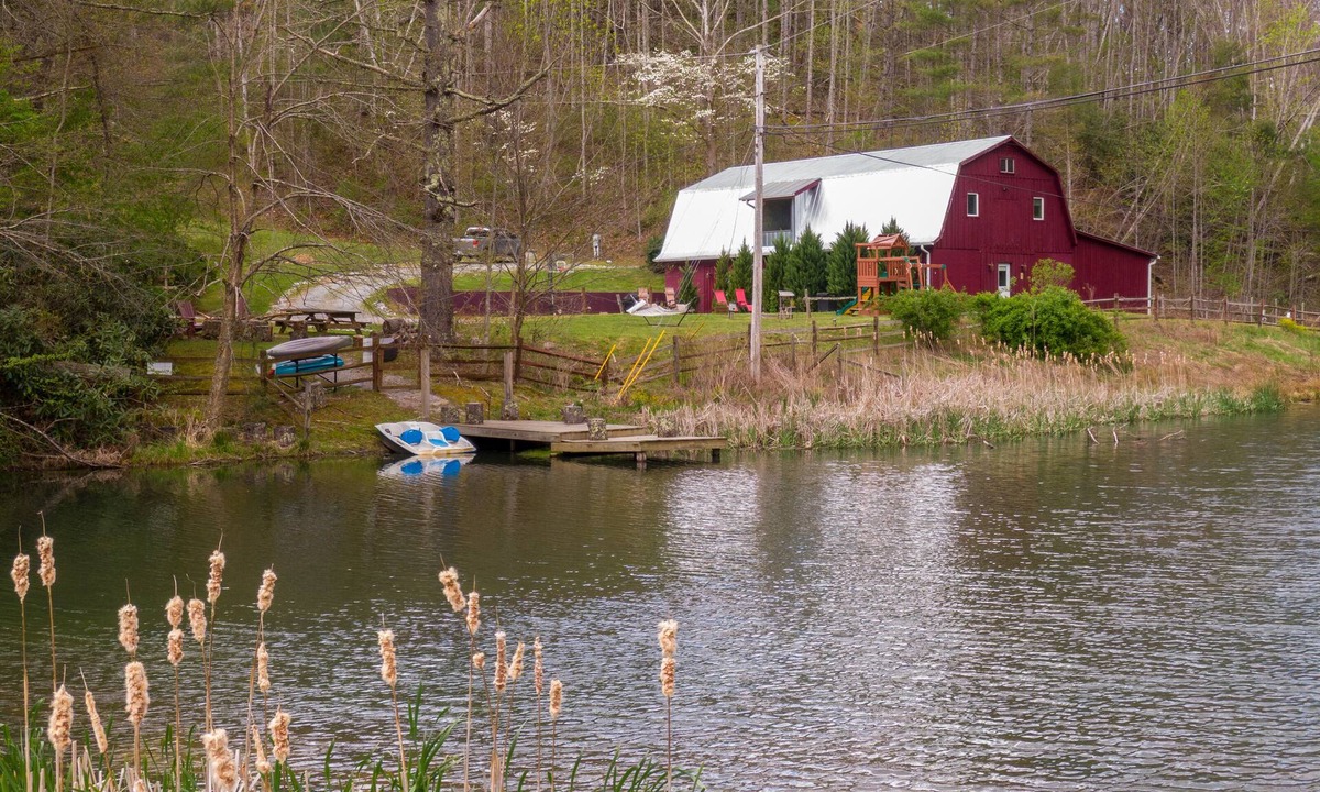 Elk Park House | The Red Barn at Tiffany's Estate - Hot Tub, Pond, Kayaks, Game Room, and much more!