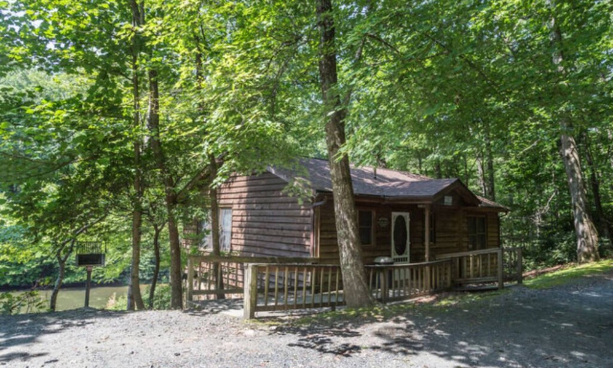 Springmaid Mountain Cottage | The Ridge Cabin - Sleeps 4