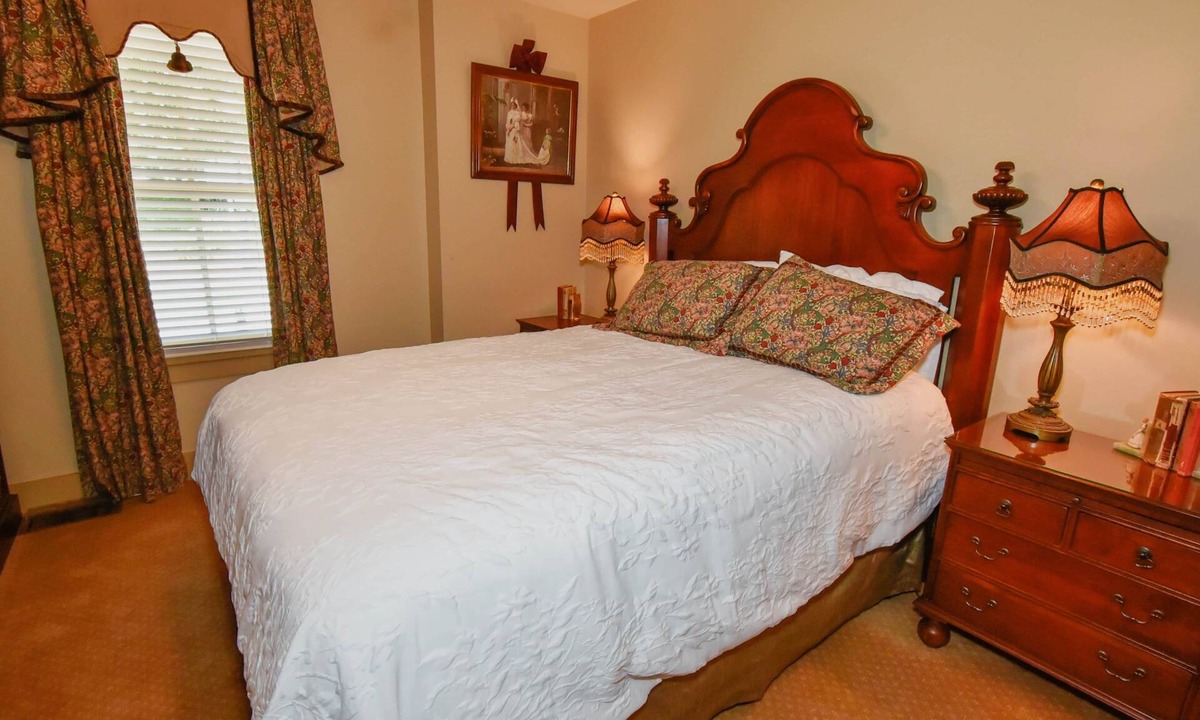 Jonesborough House | The Sample Room at The Historic Eureka Inn and Event Center