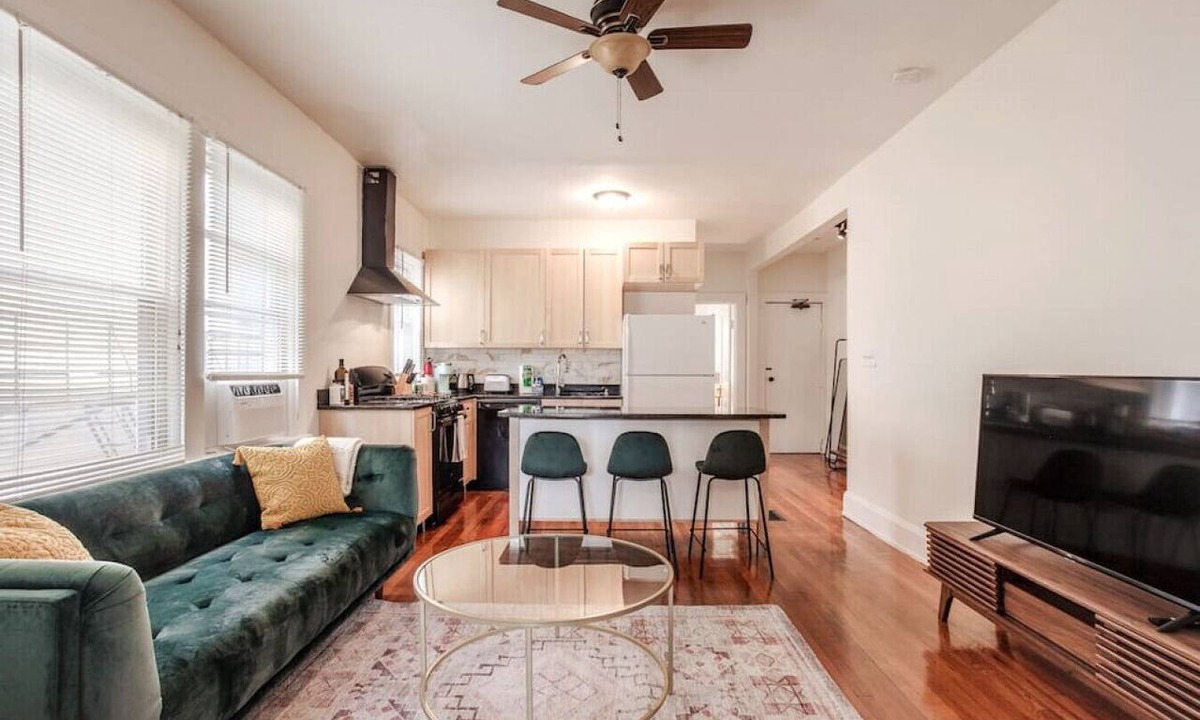 Covington Apartment | The Villa Emerald 1B Walk to Downtown Covington