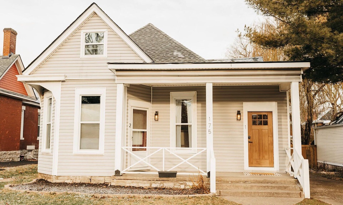 Bell Court Apartment | The Walton House #1, A beautifully furnished cottage in the heart of Lexington