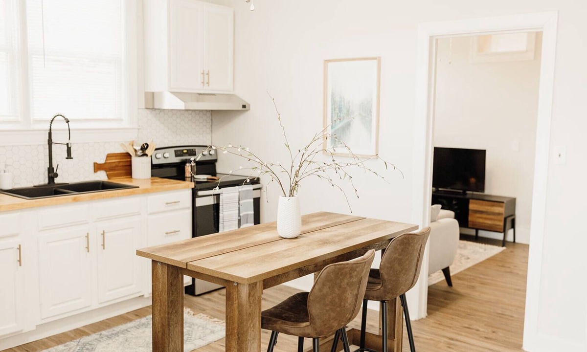 Lexington Apartment | The Walton House #3, A beautifully furnished cottage in the heart of Lexington