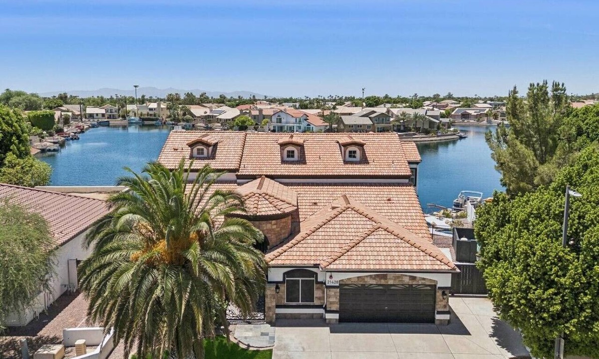 Arrowhead Lakes House | The Waterfront Manor