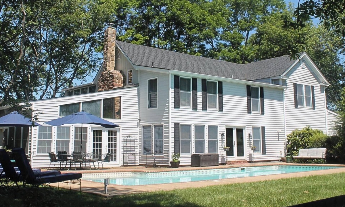 Calverton House | The Whipper Inn at Winfall ~ Horses Welcome