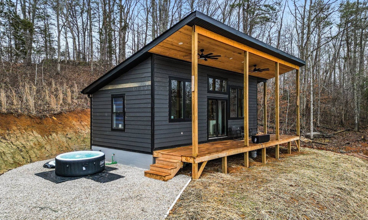 Stanton Cabin | This cabin is a 0 bedroom(s), 1 bathrooms, located in Stanton, KY.