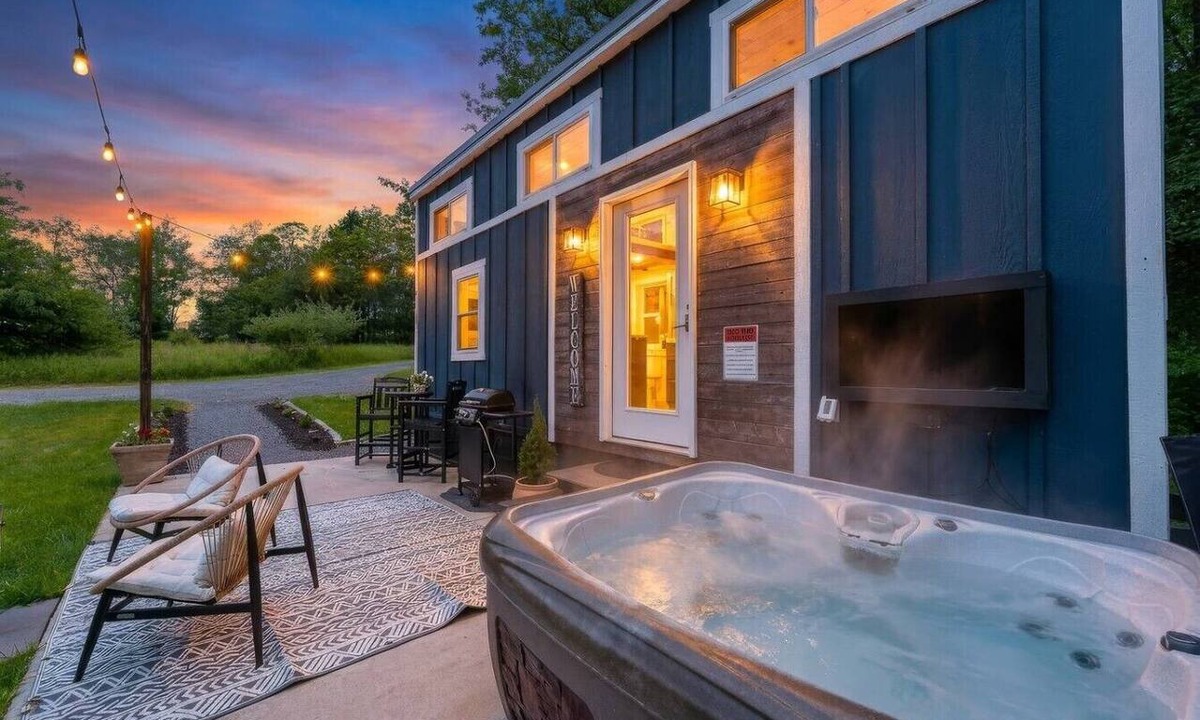 Swanton House | Tiny House in the Orchard; a Romantic Stay for two