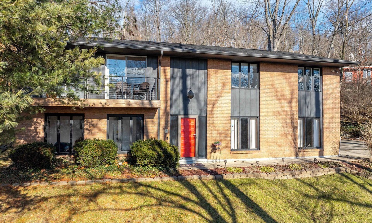 Roselawn Finance House | Top Notch City Escape – A Fusion of Rest and Fun!