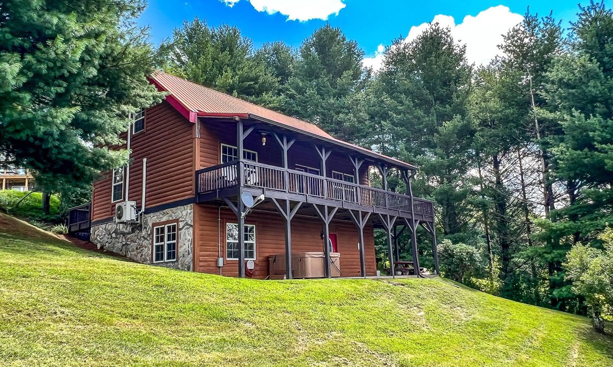 Piney Creek Cabin | Trade the Heat for Mountain Breezes - 3BR/3BA, Hot Tub, River Access, WiFi