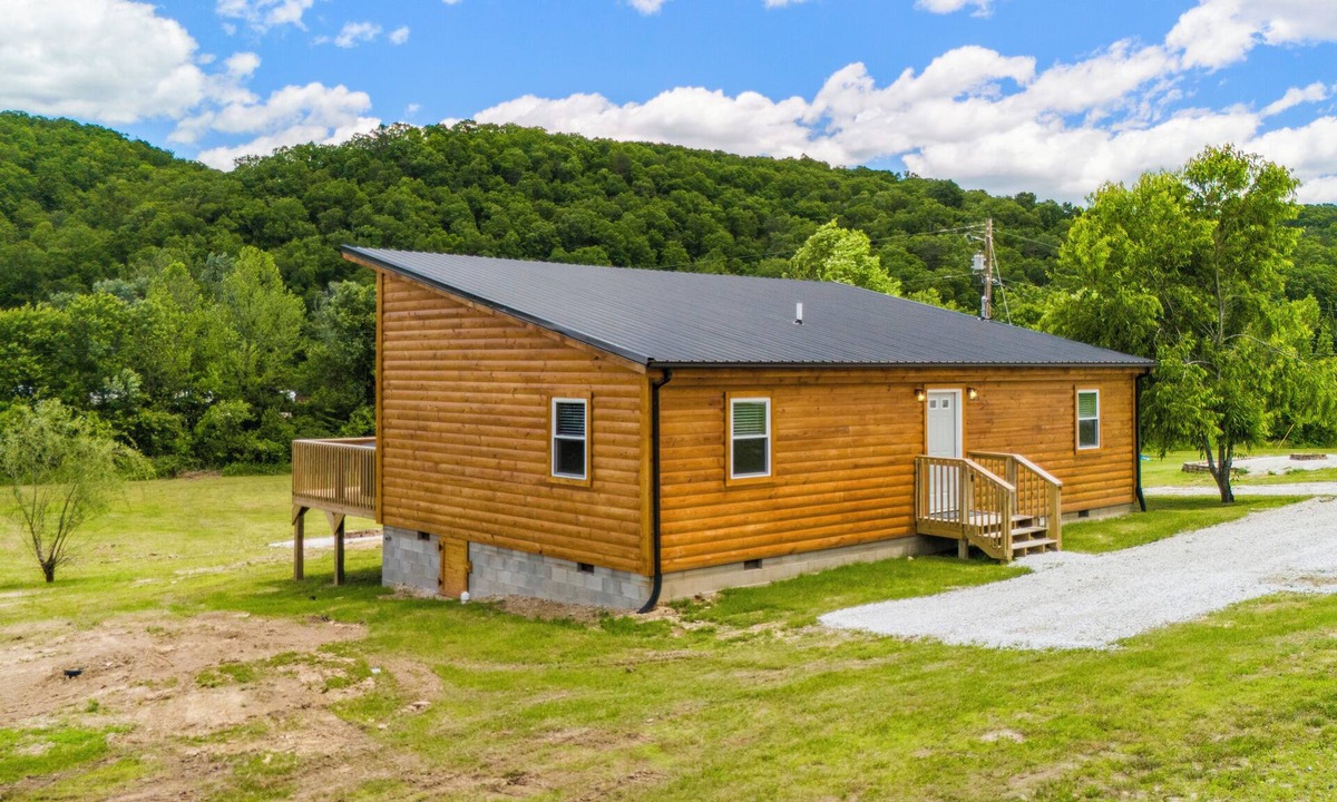 Stanton Cabin | Trailer Parking/Hot Tub/King Size Beds/Mt Views