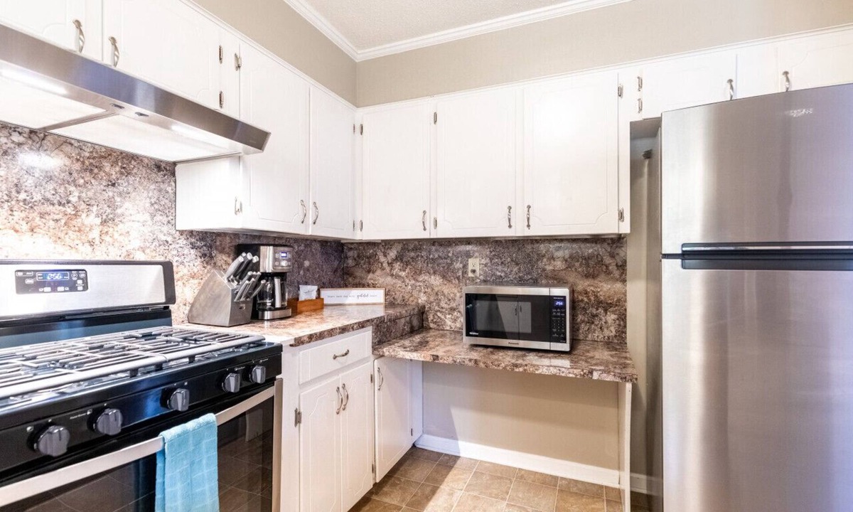 North Little Rock House | Tranquil Duplex w/Spacious Living in Peaceful Area
