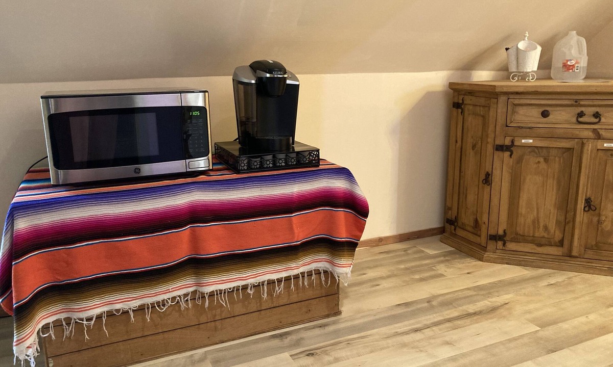 Zion House | Tranquil Estate in the Foothills of the Ozarks, sleeps 18