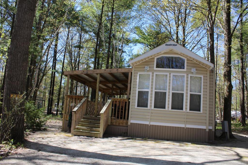 Sturgeon Bay Resort | Tranquil Timbers Park Model 7