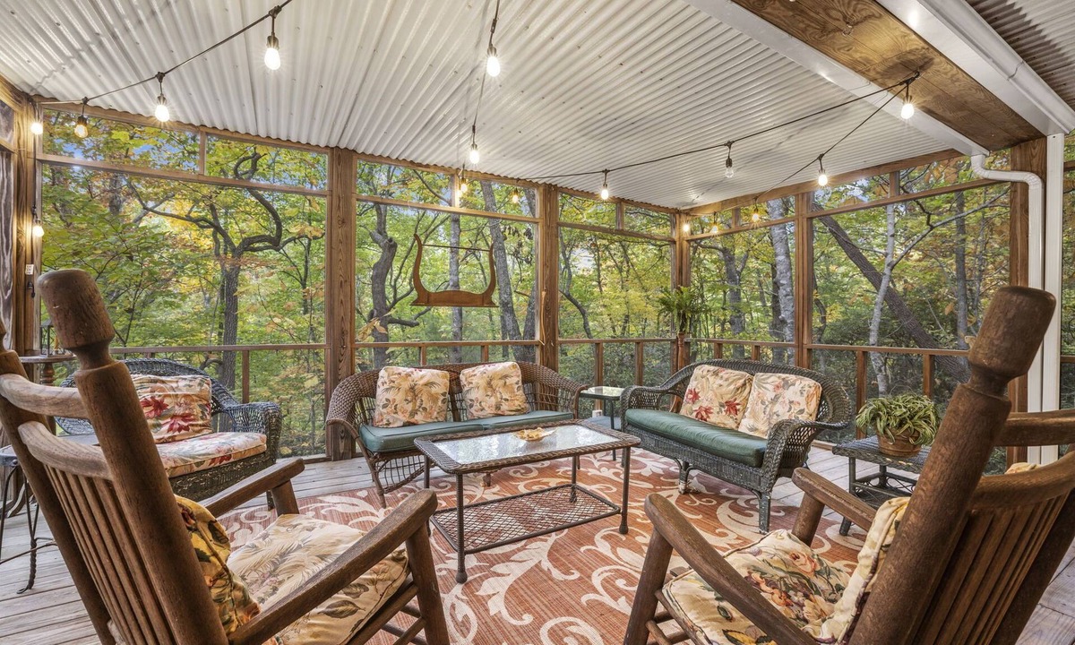 Black Mountain Cabin | Treetop Montreat/Blk Mtn 5BR/4BA cabin w/Creek just 20 minutes to Asheville!