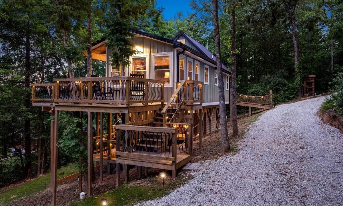 Campton Cabin | Treetop Terrace- Hot Tub, Wifi, Sauna, Firepit