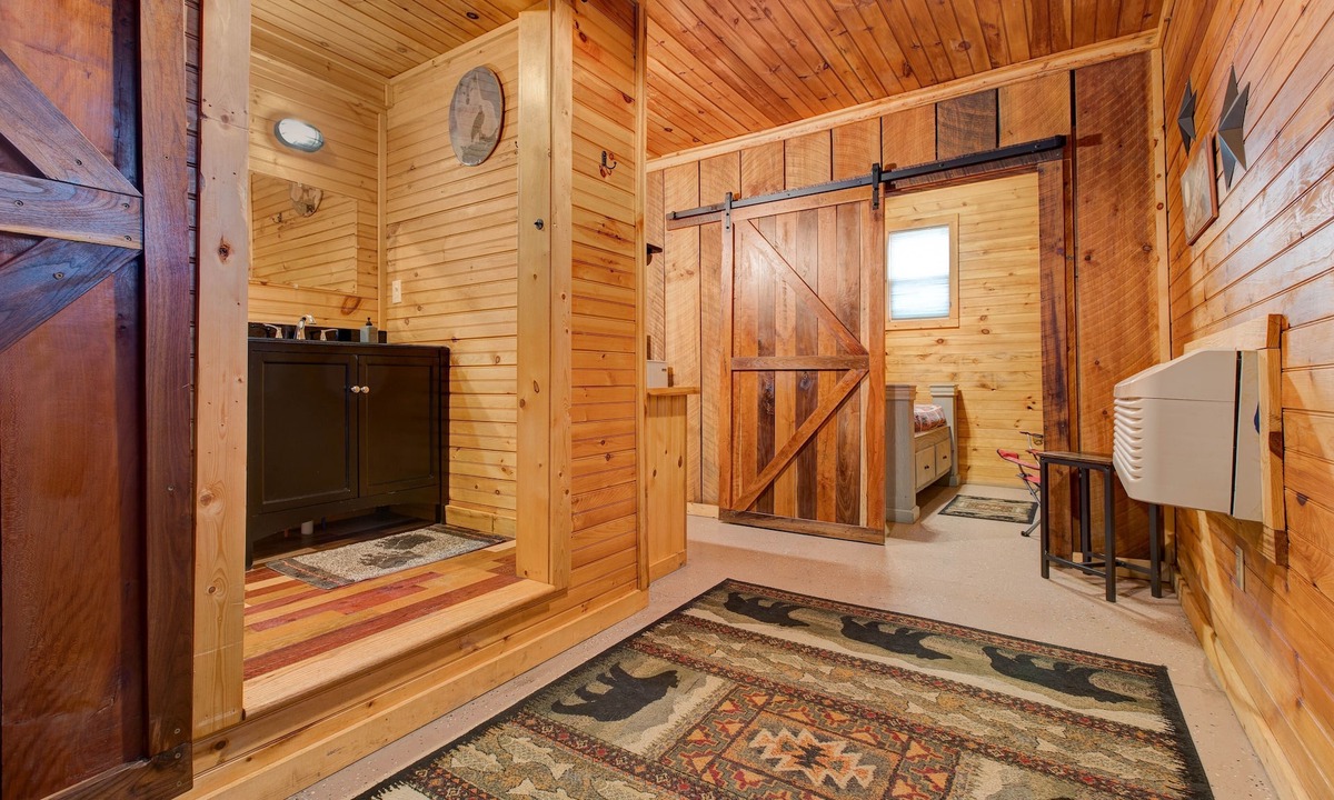 Pine Ridge Cabin | TURNING LEAF Cozy Custom Cabin in the RRG A true GUEST FAV