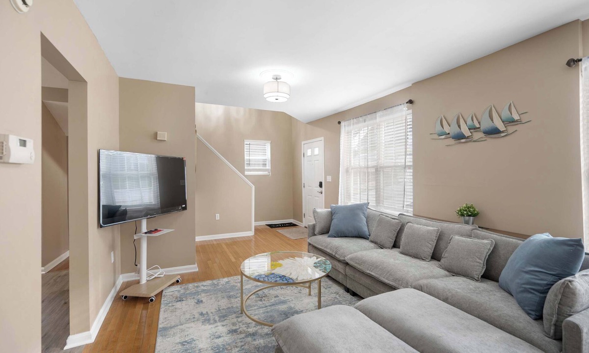 Columbia-Tusculum House | Tusculum Hilltop Haven For 8