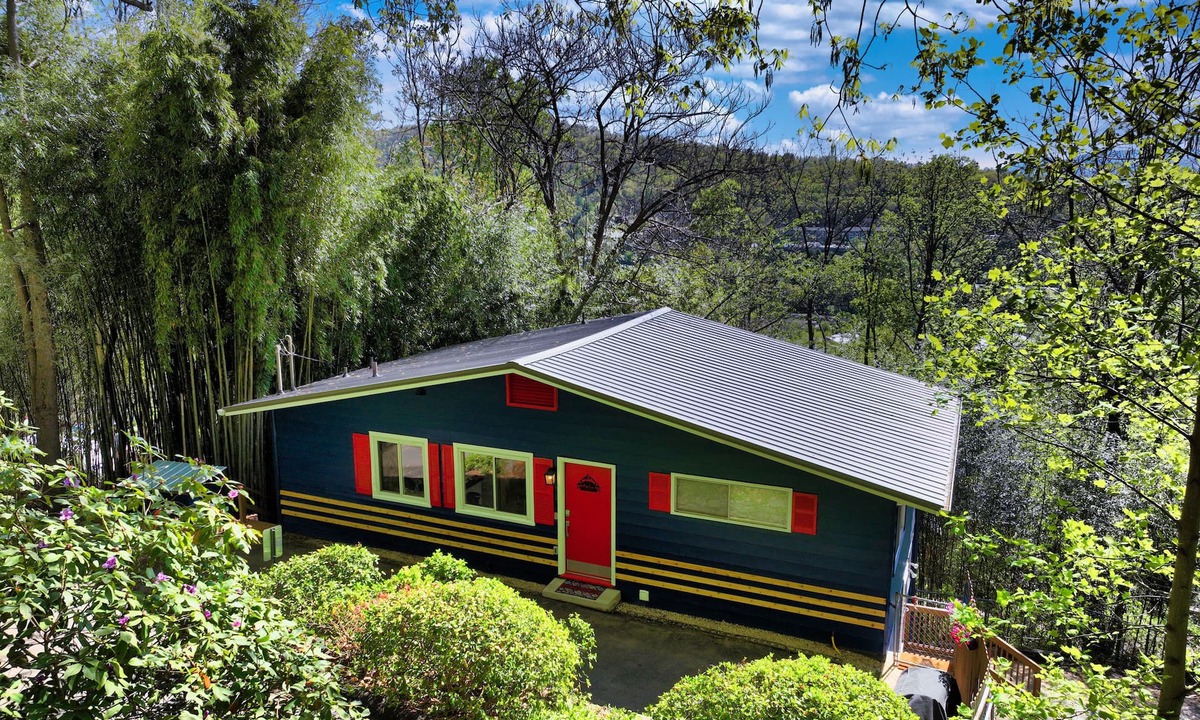 Kenilworth Ski Chalet | Two Separate Downtown Asheville Chalets - Zurich Mountain Chalets #9A & #9B