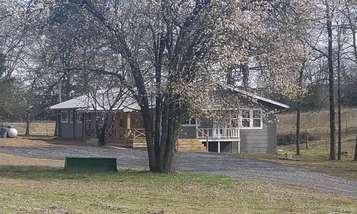 Hatfield House | Uncle Bill’s Place- Newly remodeled farmhouse close to CMA, room for everyone