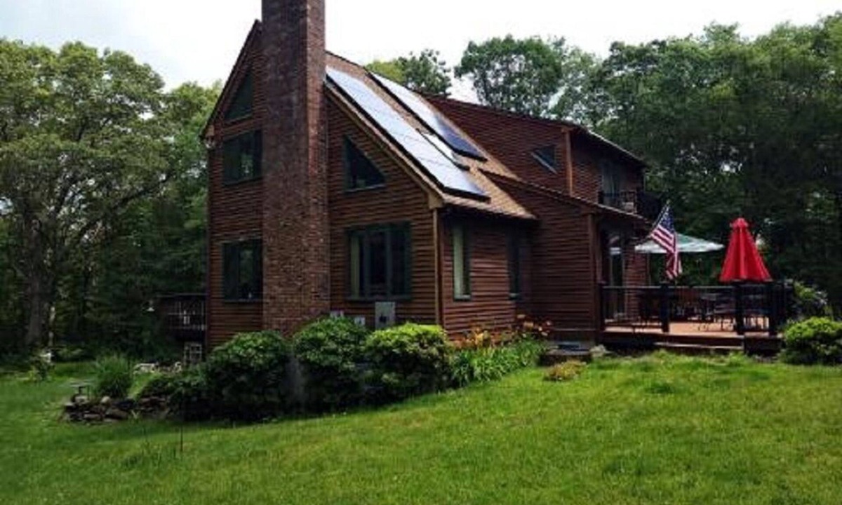 Glasgo House | Unique Private 4 Acre Retreat- Beaches, Mystic, Wineries, Casino and Waterpark!