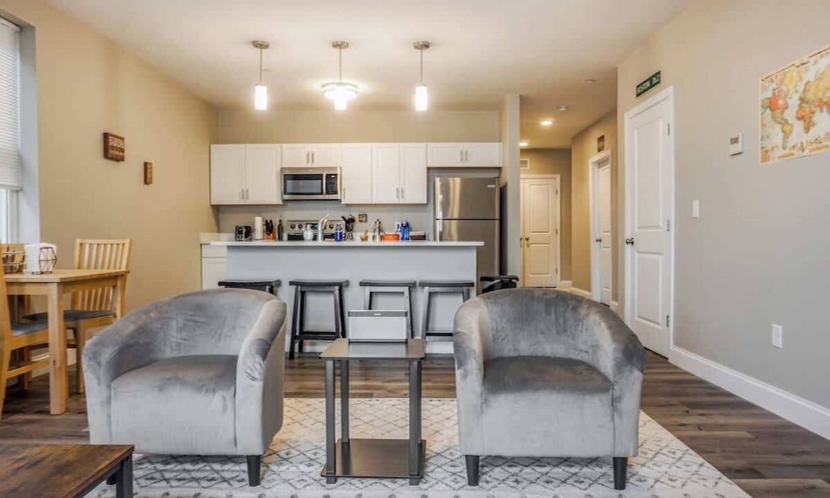 Chelsea Apartment | Unit 22 Luxurious 1BR Apartment Long-term stays