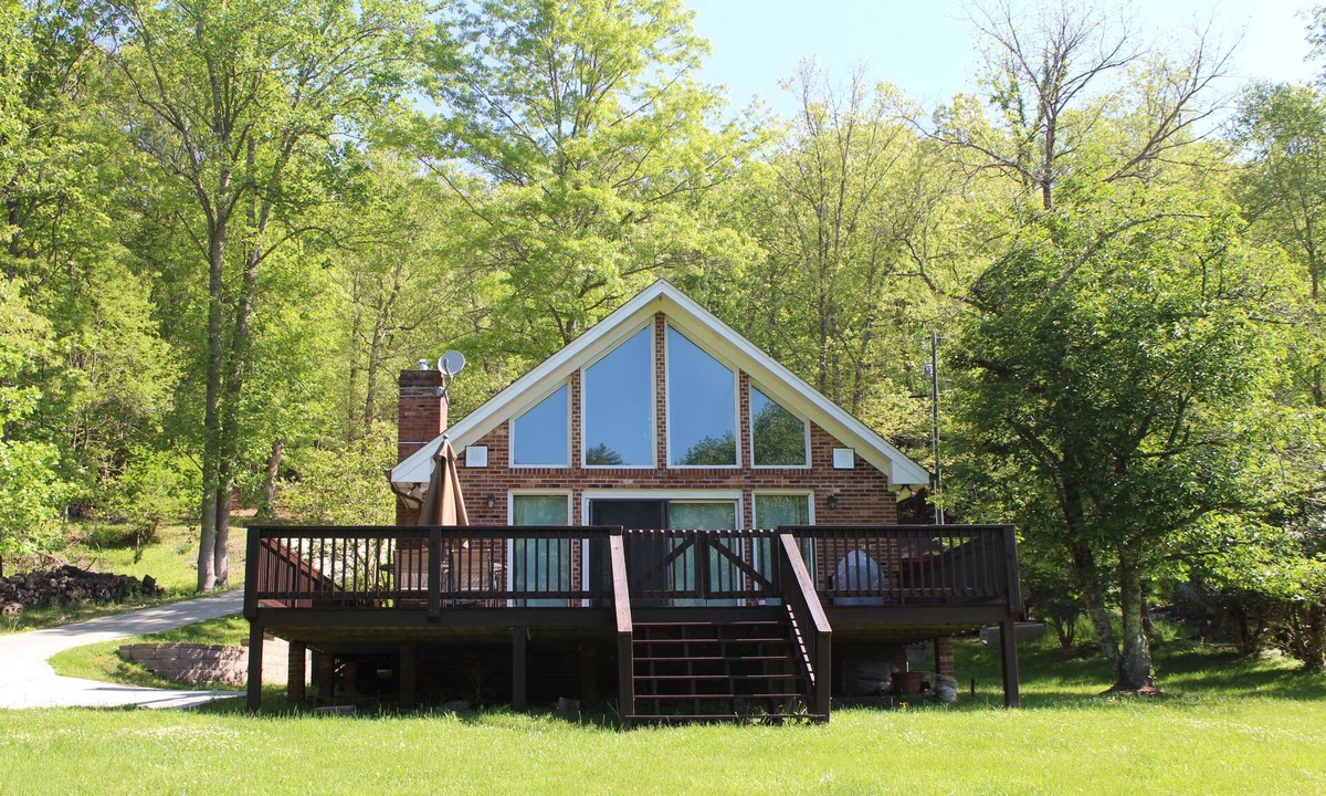 Grassy Creek Cottage | Unwind Where the Air Is Cooler - 3BR/1.5BA Riverfront, Pet Friendly!