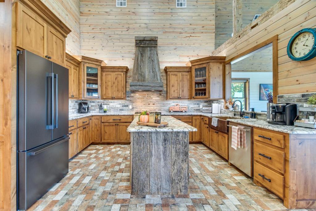 Eufaula House | Upscale A-Frame Escape w/Lake Access in Quinton!