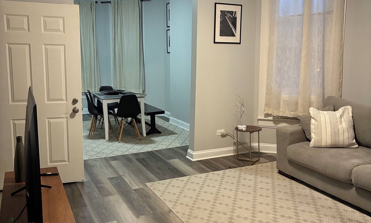 East Garfield Park Apartment | Vibrant Getaway in the Windy City of Chicago