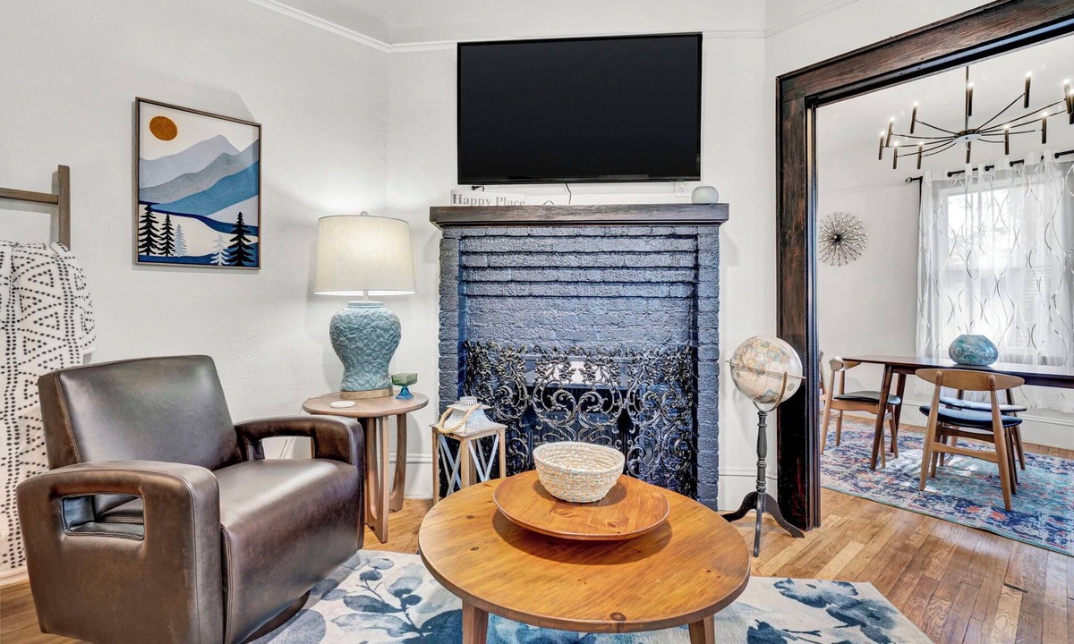 Hendersonville Cottage | Walk to Downtown! Pet-Friendly 2BR Near Trails, Breweries, Restaurants