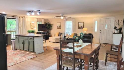 Black Mountain House | Walkable Pet Friendly Black Mountain Bungalow w Fenced yard