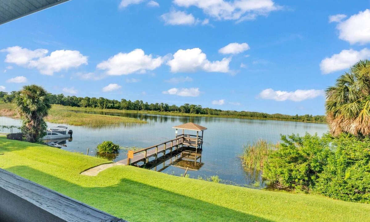 Winter Haven Condo | Waterfront Condo w/Pool access, Dock, Patio Views & 3 Miles from LEGOLAND