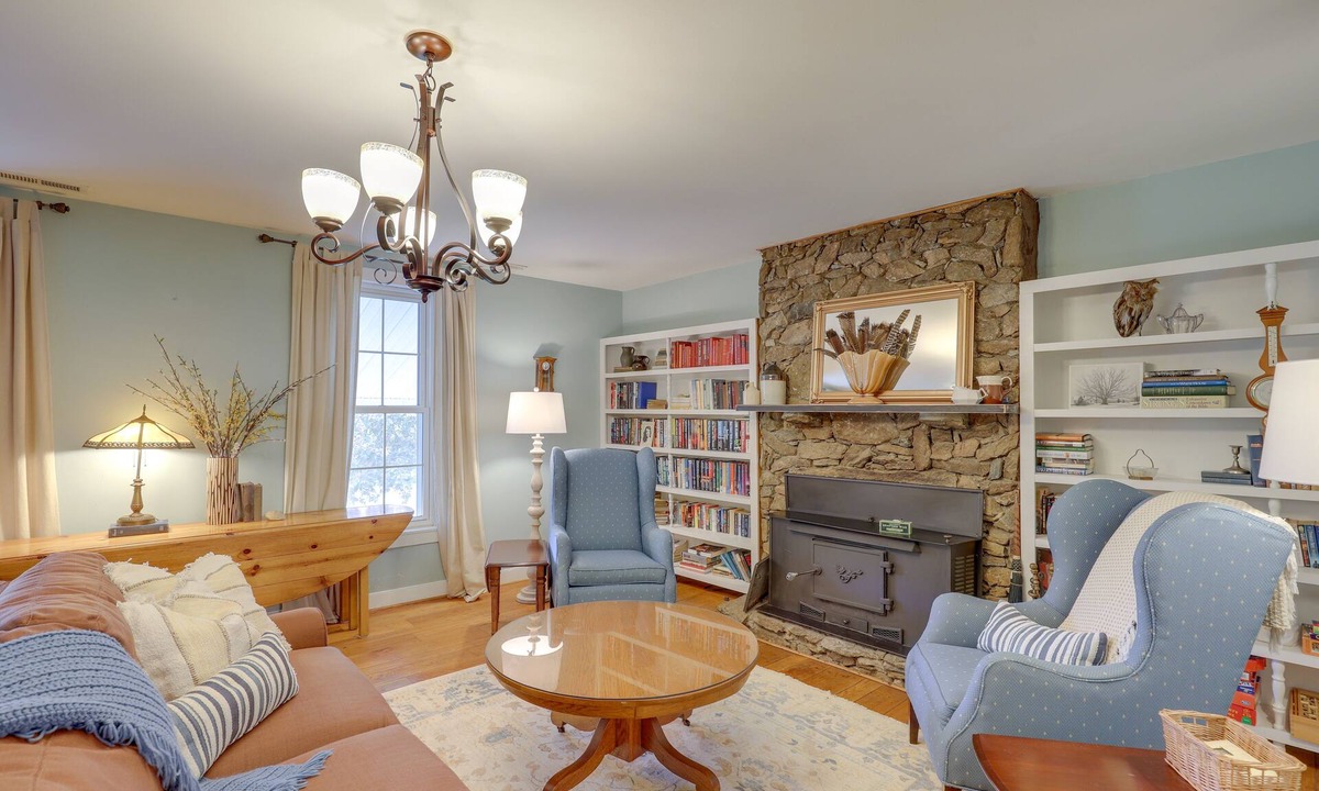 Weaverville Cottage | Weaverville Escape: Epic Mtn Views!