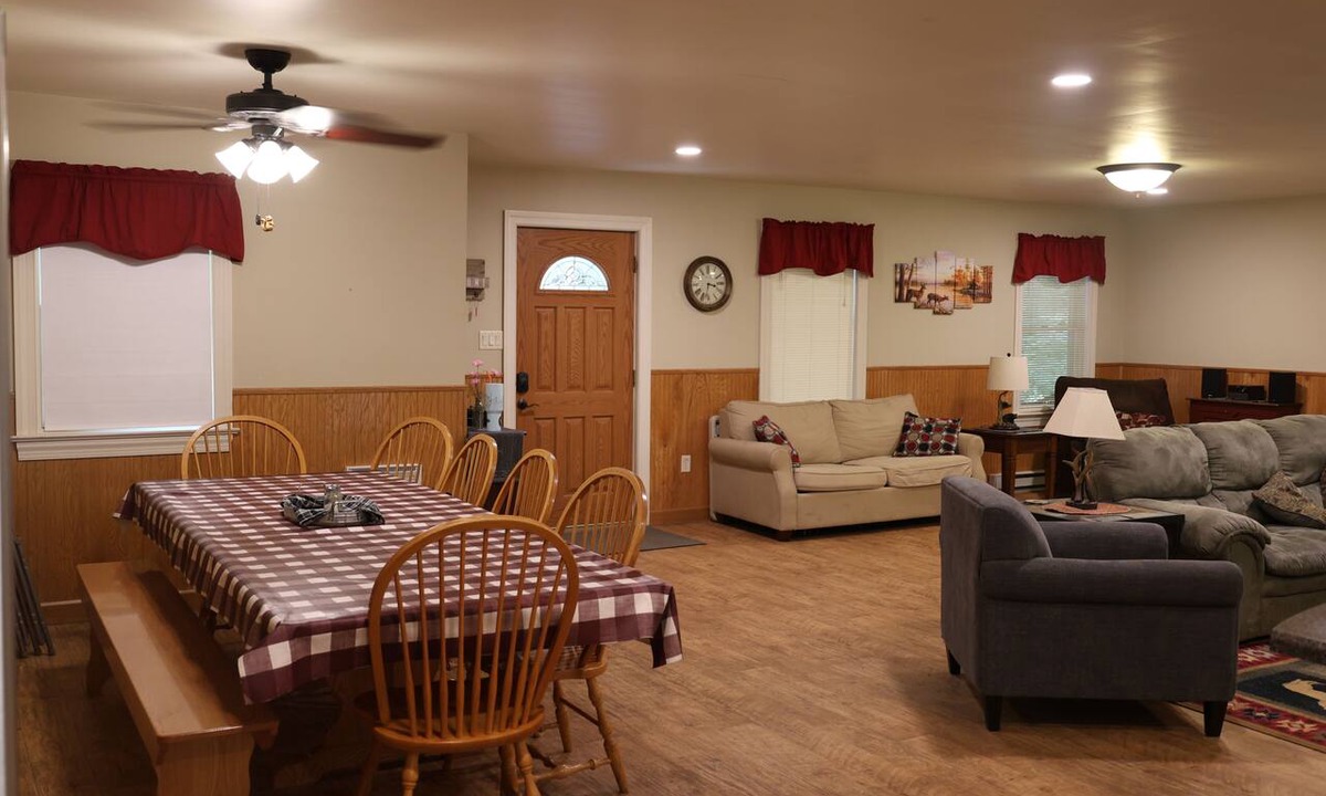 Warfordsburg Cabin | Where Kids Play and Adults Unwind, 6BR Forest Cabin Retreat